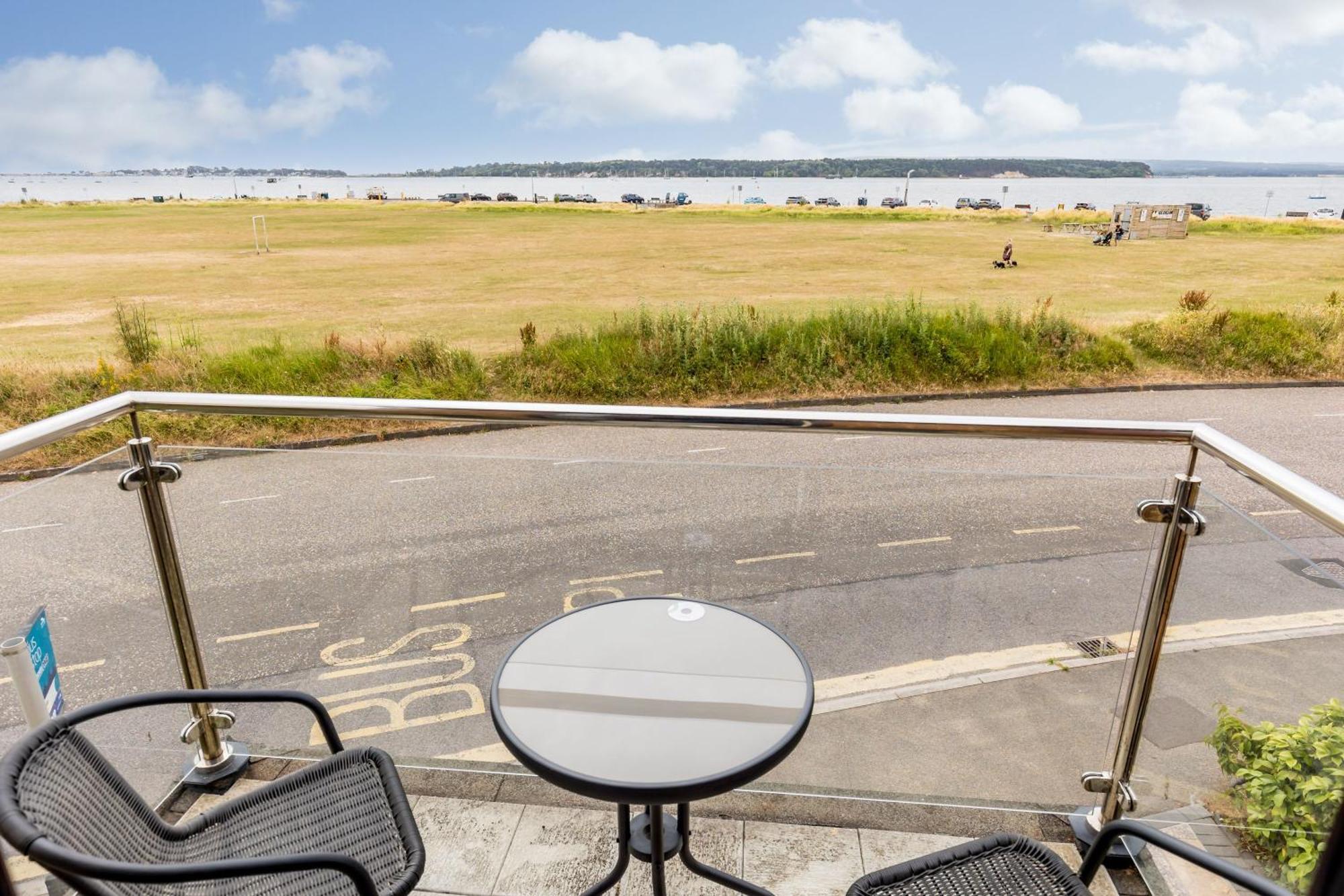 Trade Winds Villa Poole Dış mekan fotoğraf
