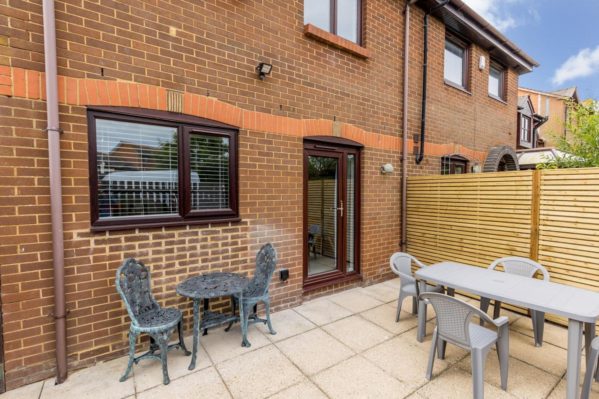 Trade Winds Villa Poole Dış mekan fotoğraf